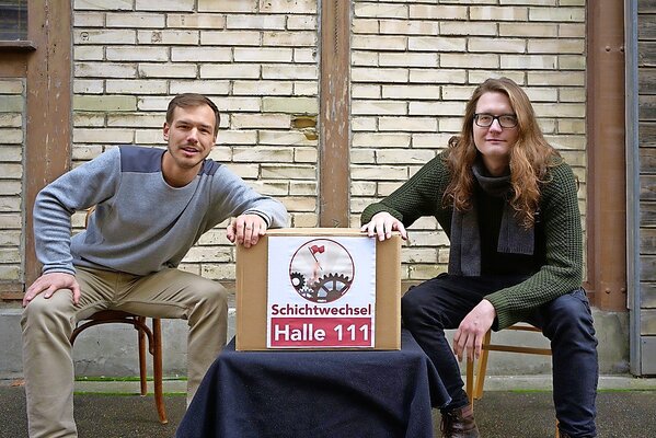 Schichtwechsel Halle 111