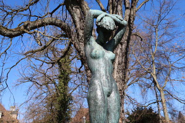 hallerstatue